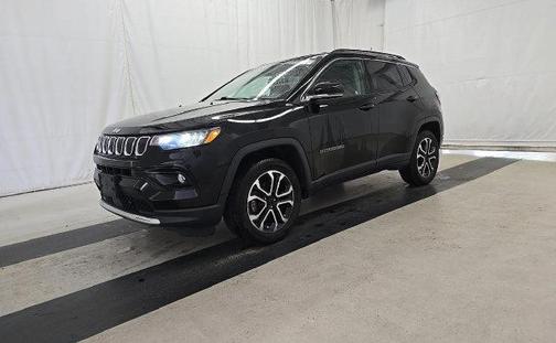 Diamond Black Crystal Pearlcoat 2022 Jeep Compass Limited