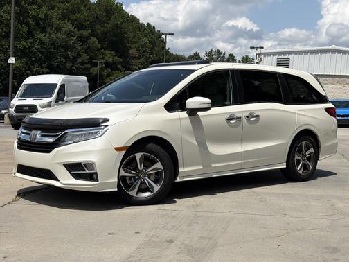White Diamond Pearl 2019 Honda Odyssey Touring