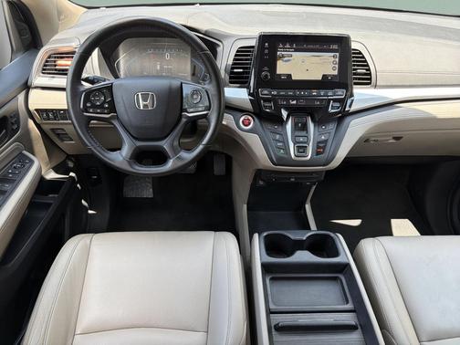 White Diamond Pearl 2019 Honda Odyssey Touring