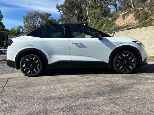 2026 Nissan Leaf PLATINUM+