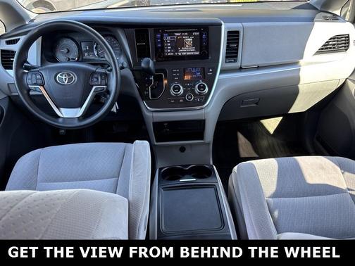 2017 Toyota Sienna LE