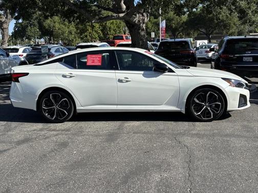 2023 Nissan Altima SR FWD