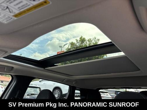 Canyon Bronze M 2025 Nissan Kicks SV