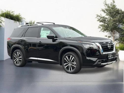 2025 Nissan Pathfinder Platinum FWD