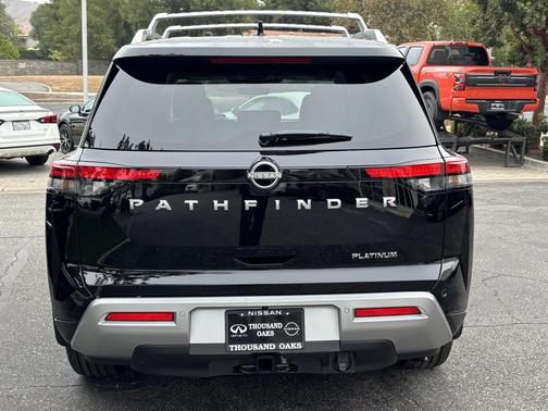 2025 Nissan Pathfinder Platinum FWD