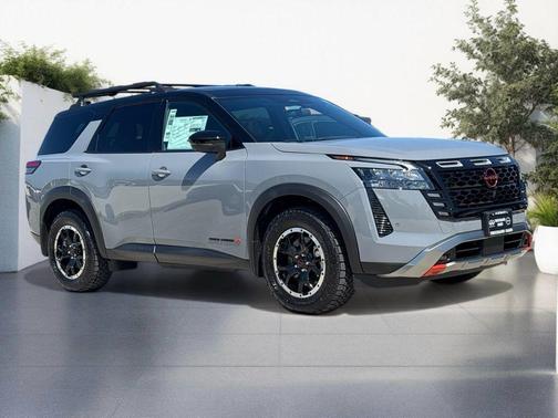 Boulder Gray/Super Black 2026 Nissan Pathfinder Rock Creek