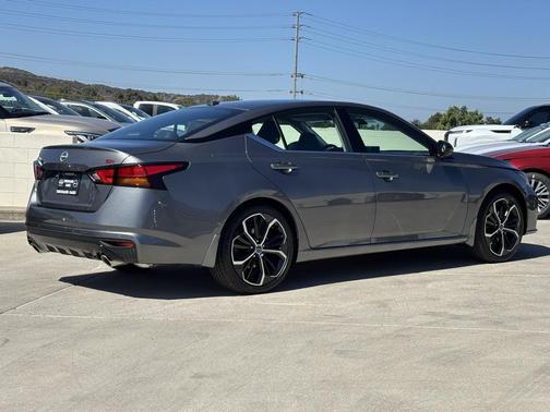 2025 Nissan Altima SR FWD