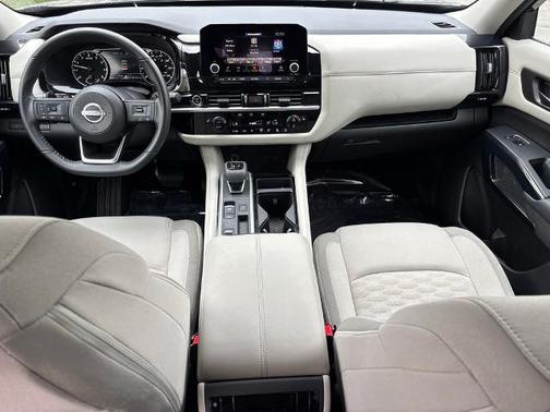 Black 2024 Nissan Pathfinder SV