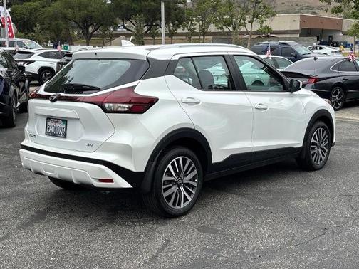 Aspen White 2024 Nissan Kicks SV