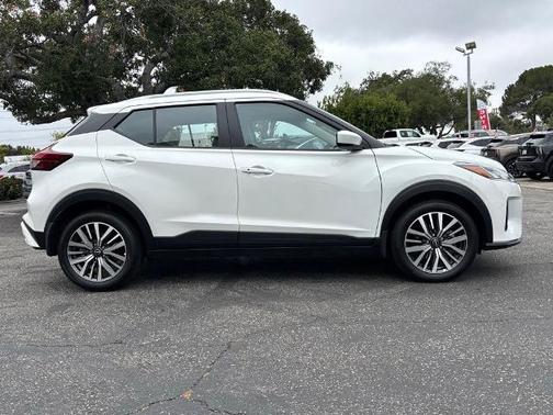 Aspen White 2024 Nissan Kicks SV