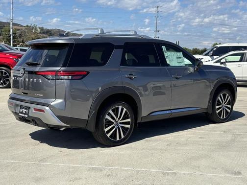 2025 Nissan Pathfinder Platinum FWD