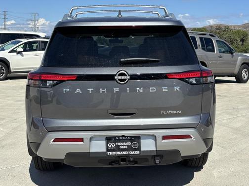 2025 Nissan Pathfinder Platinum FWD