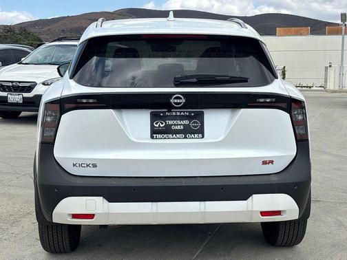 2025 Nissan Kicks SR
