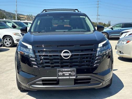 Super Black 2026 Nissan Pathfinder SV