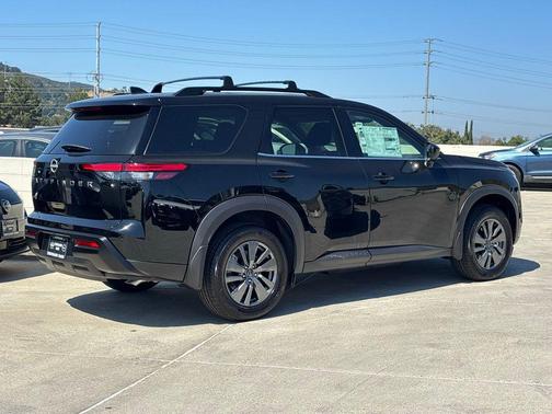 Super Black 2026 Nissan Pathfinder SV