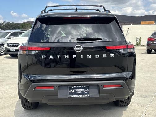2025 Nissan Pathfinder SV FWD