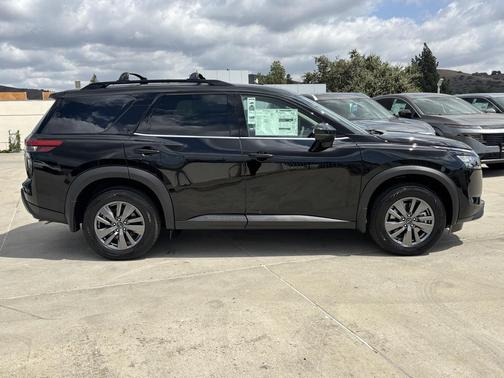 2025 Nissan Pathfinder SV FWD