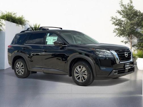 2025 Nissan Pathfinder SV FWD