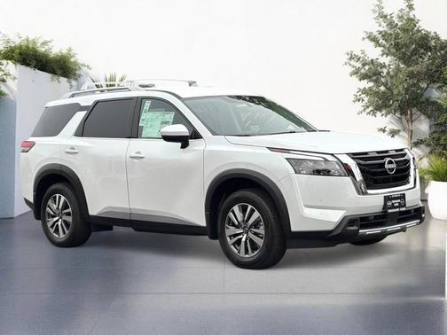 2025 Nissan Pathfinder SL FWD