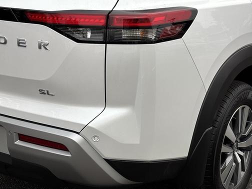 2025 Nissan Pathfinder SL FWD