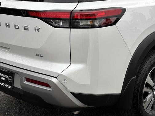 2025 Nissan Pathfinder SL FWD