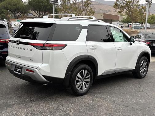 2025 Nissan Pathfinder SL FWD