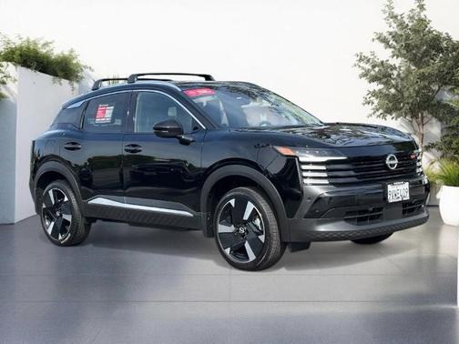 Super Black 2025 Nissan Kicks SR
