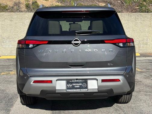 2025 Nissan Pathfinder SL FWD