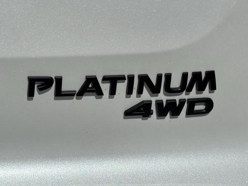 2025 Nissan Pathfinder Platinum 4WD
