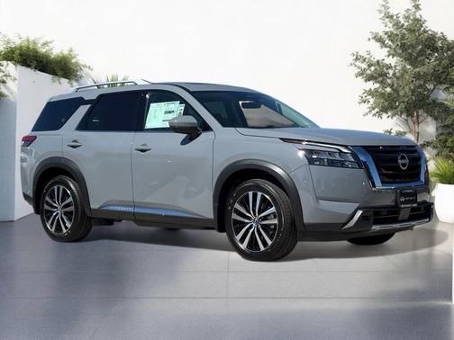 2025 Nissan Pathfinder Platinum 4WD