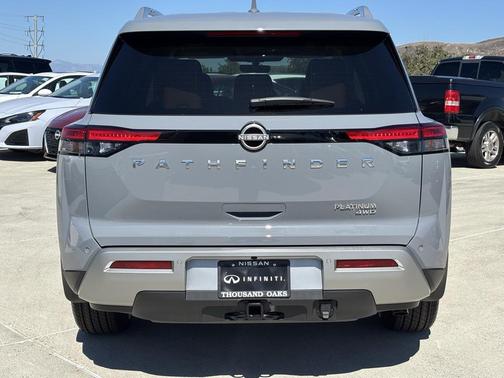 2025 Nissan Pathfinder Platinum 4WD