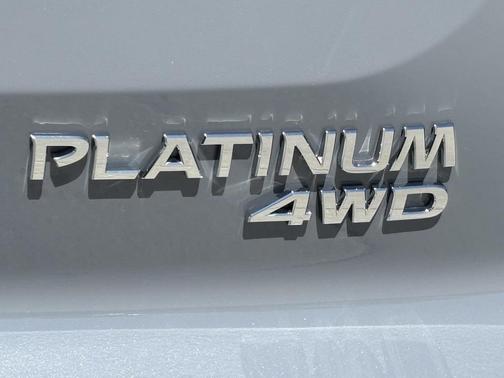 2025 Nissan Pathfinder Platinum 4WD