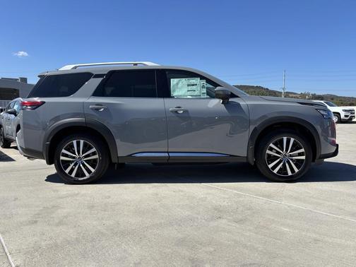 2025 Nissan Pathfinder Platinum 4WD