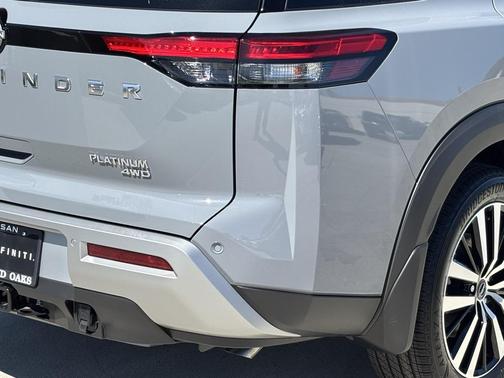 2025 Nissan Pathfinder Platinum 4WD