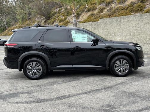 2025 Nissan Pathfinder SV FWD