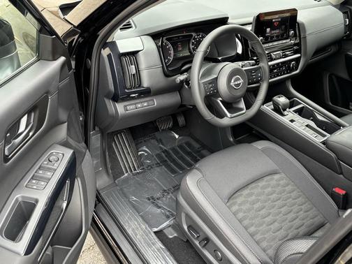 2025 Nissan Pathfinder SV FWD