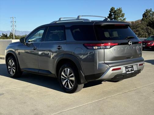 2025 Nissan Pathfinder SL FWD