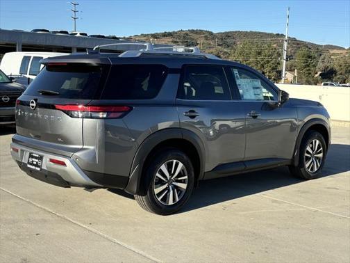 2025 Nissan Pathfinder SL FWD