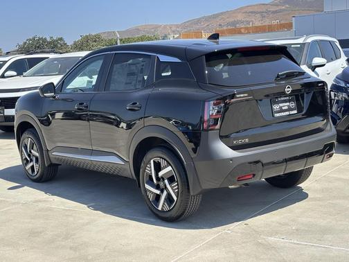 2025 Nissan Kicks SV