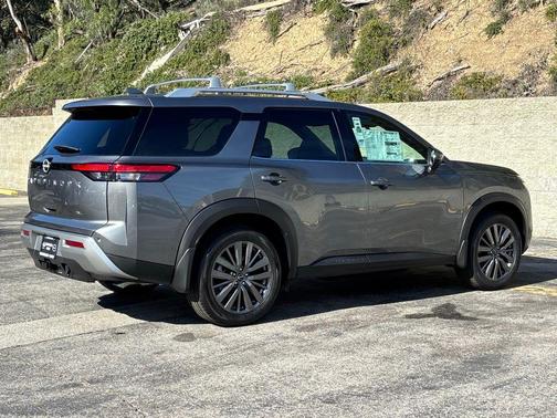 2025 Nissan Pathfinder SL FWD