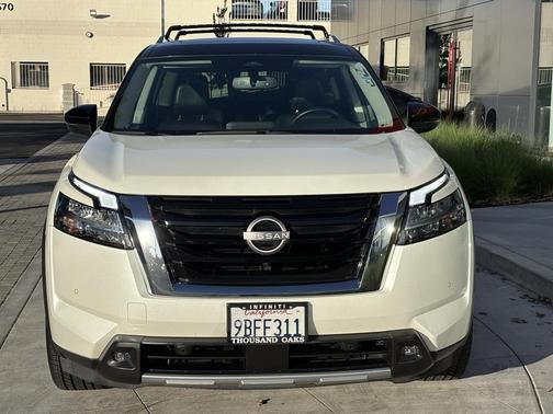 2022 Nissan Pathfinder SL 2WD
