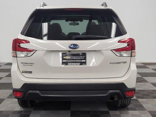 Crystal White Pearl 2021 Subaru Forester Premium