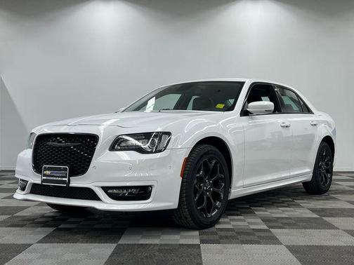 2023 Chrysler 300 Touring L