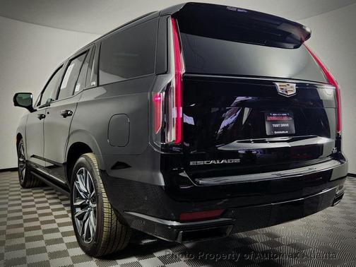 Photo 4 of 74 of 2022 Cadillac Escalade Sport