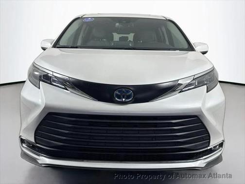 2024 Toyota Sienna XLE 8 Passenger