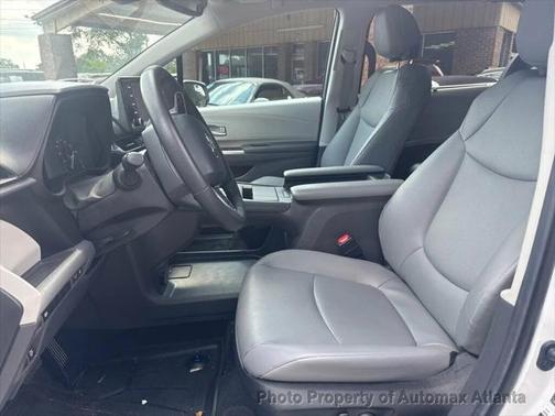 2024 Toyota Sienna XLE 8 Passenger
