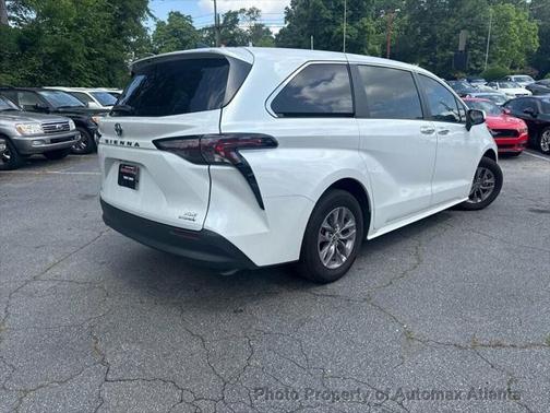 2024 Toyota Sienna XLE 8 Passenger
