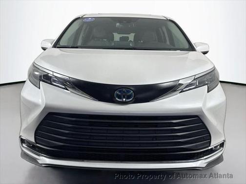 2024 Toyota Sienna XLE 8 Passenger