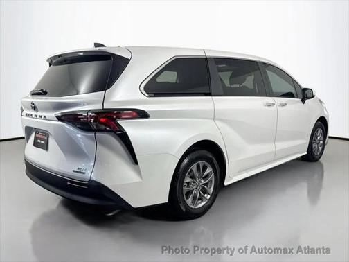 2024 Toyota Sienna XLE 8 Passenger