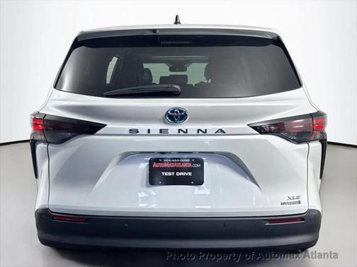 2024 Toyota Sienna XLE 8 Passenger